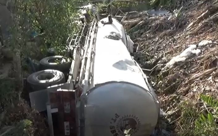 Kecelakaan Hari Ini di Maros, Truk Tangki Terjun ke Sungai gegara Setir Rusak
