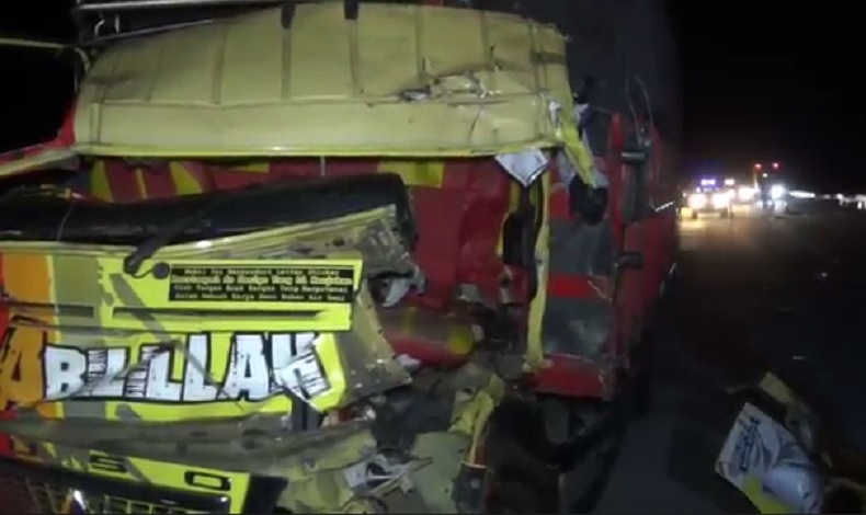 Kecelakaan Hari Ini di Tol Ngawi, Tabrakan Truk 2 Orang Tewas 2 Luka Berat 