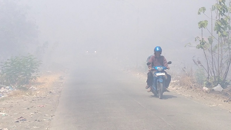 TPA Kopi Luhur Cirebon Kembali Terbakar, Asap Tebal Mengarah ke Tol Palikanci