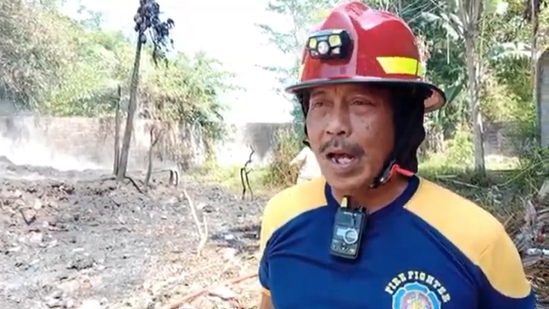 Bakar Sampah Sembarangan, Gudang di Jalan Wolter Monginsidi Jember Ludes Terbakar