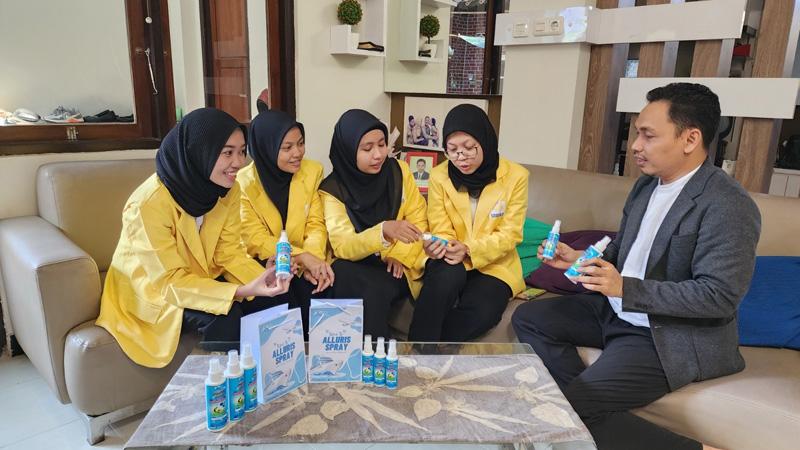 Inovatif, Mahasiswa Unnes Buat Sabun Spray Antibakteri dari Limbah Semangka