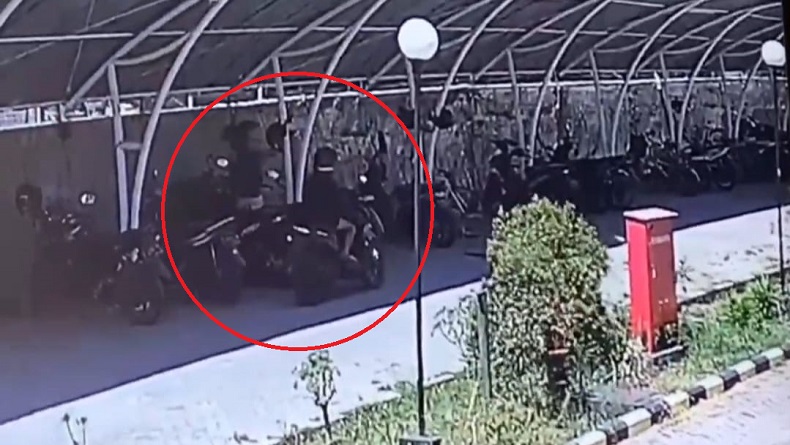 Bapak-Anak Kompak Curi Motor di Rusun Dukuh Menanggal Surabaya, Aksinya Terekam CCTV
