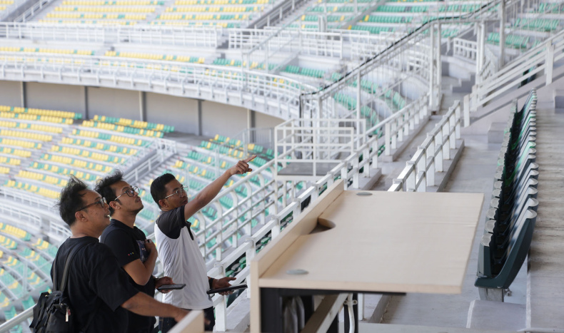 Kementerian PUPR dan PSSI Tinjau Kesiapan Stadion GBT untuk Pembukaan Piala Dunia U-17