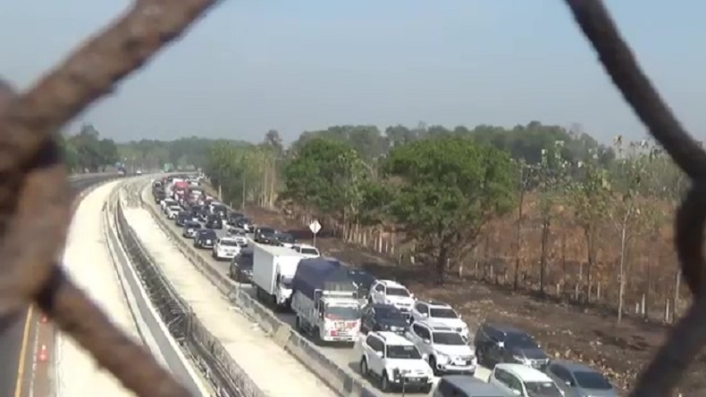 Libur Maulid, Jalan Tol Cipali Purwakarta Macet 5 Kilometer