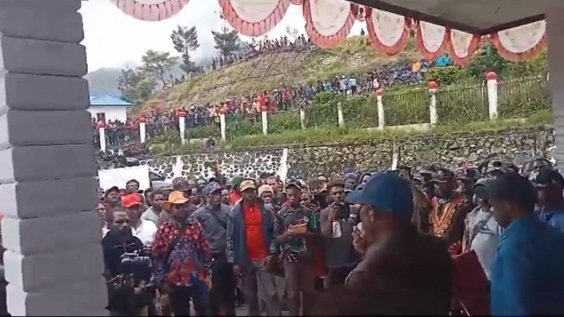 Massa Tandingan Demo di Karubaga, Tolak Perpanjangan Masa Jabatan Pj Bupati Tolikara
