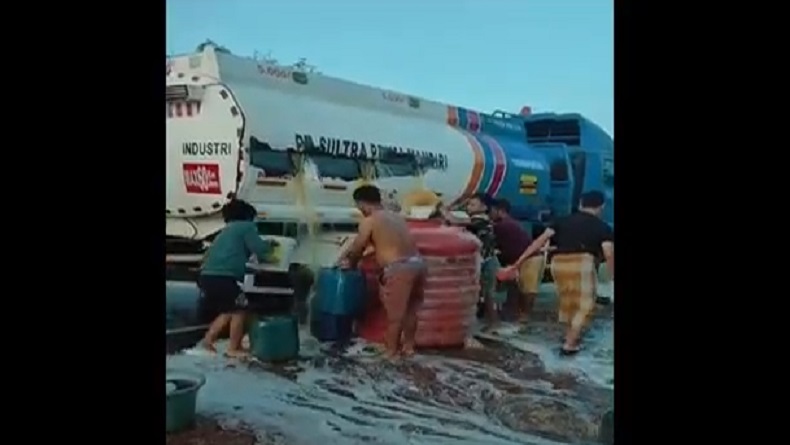 Viral Kecelakaan Truk Pengangkut BBM di Konawe, Warga Berebut Solar sampai Bawa Jeriken