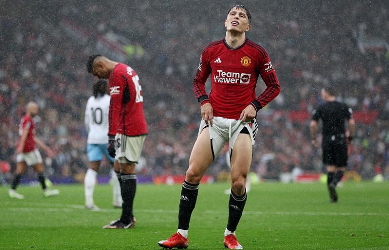 Hasil Liga Inggris: Arsenal Menang Telak, Duo Manchester Tumbang