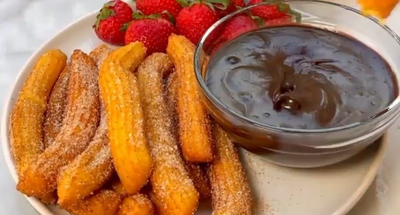 5 Jajanan yang Lagi Viral di TikTok, Wajib Cicipi Churros dan Aci Telur 