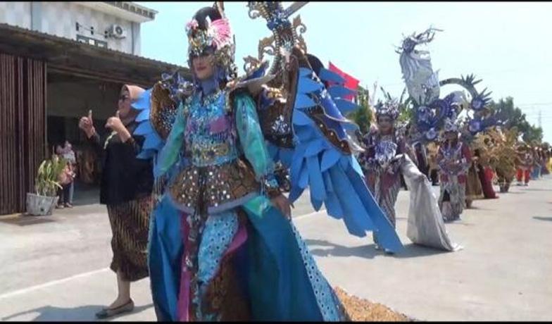  Meriah, Karnaval Perayaan Hari Batik di Kliwonan Sragen