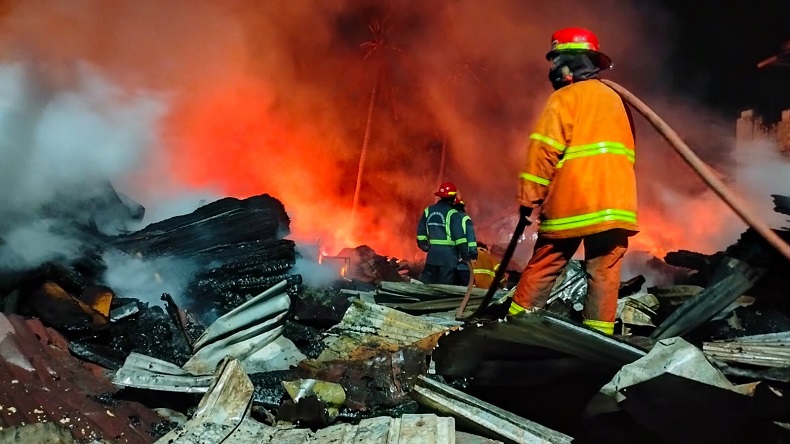 Kebakaran Gudang Kayu dan Plastik di Bekasi, 4 Jam Api Baru Padam