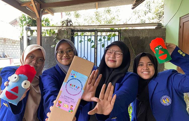 Manfaatkan Botol Bekas, Mahasiswa UNY Ciptakan Mekar Fun Kit untuk Latih Syaraf Motorik Anak
