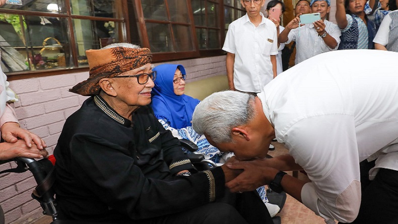 Kunjungi Tokoh Jabar Solihin GP, Ganjar Pranowo Diangkat Jadi Keluarga