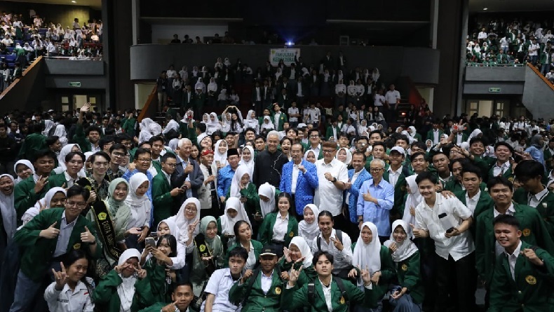 Isi Kuliah Umum Unpas Bandung, Ganjar Pranowo Disambut Meriah, Mahasiswa Berebut Selfie