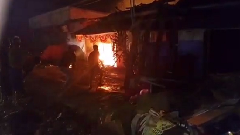Kebakaran Warung Remang-Remang di Jalan Pantura Subang, Pekerja Panik Berhamburan