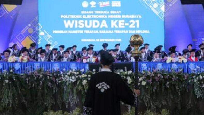 Kisah Inspiratif Anak Buruh Serabutan Jadi Lulusan Terbaik di PENS, Dapat Kerja sebelum Wisuda