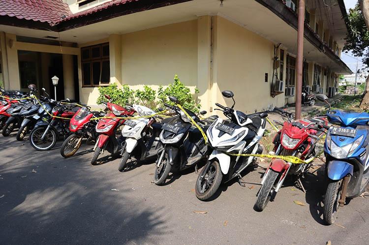 Gerebek Rumah di Bangkalan Polisi Amankan 13 Motor Curian