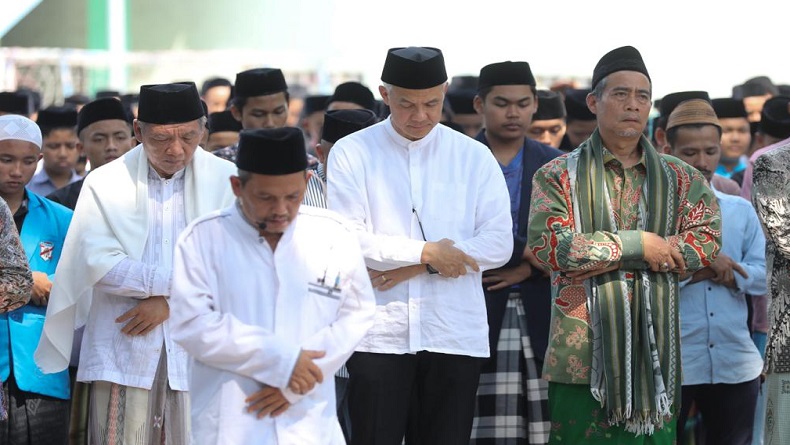 Masyaallah, Usai Ganjar Pranowo dan Ulama Salat Istisqo, Desa Tegallega Cianjur Diguyur Hujan