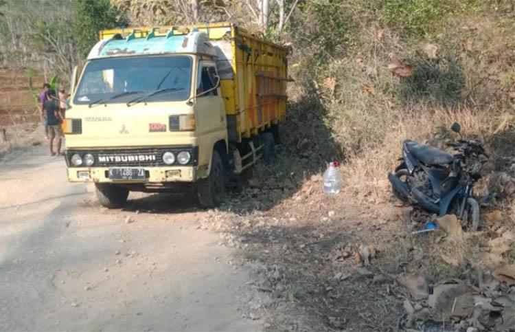 Kecelakaan di Gunungkidul, Truk Melorot Tabrak Motor 2 Orang Terluka