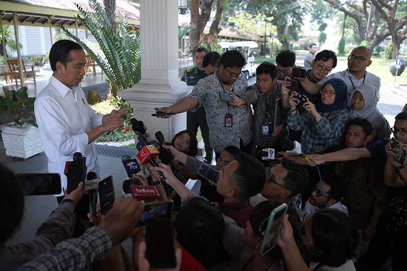 Jokowi hingga Gibran Dilaporkan ke KPK, Istana: Hati-hati, yang Dituduh Presiden