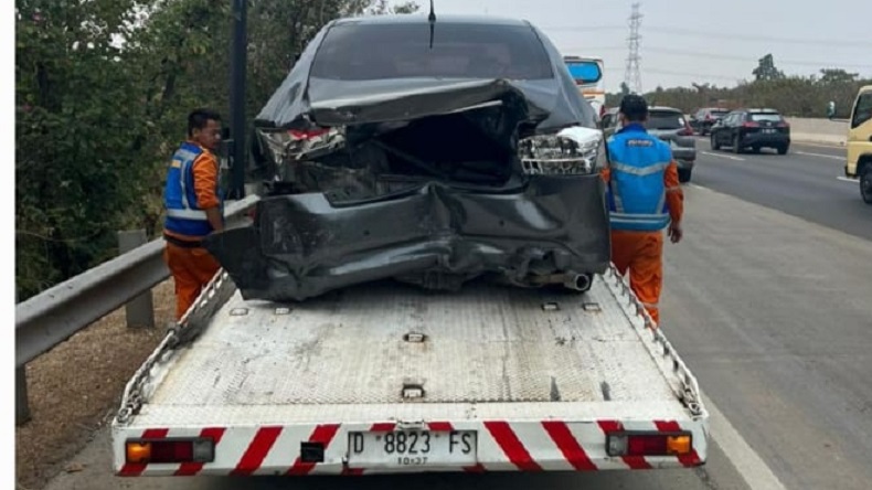 Hindari Galon Jatuh dari Truk, 2 Mobil Tabrakan di Tol Jagorawi