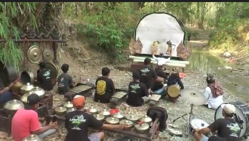  Kekeringan Ekstrem, Seniman dan Dalang Cilik di Grobogan Gelar Ritual Minta Hujan