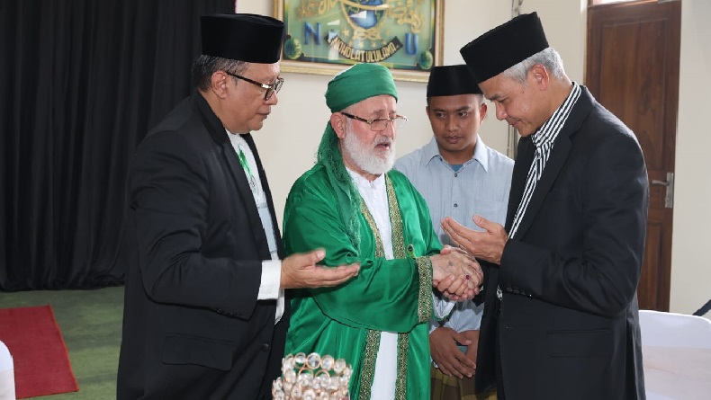 Bertemu Cucu Abdul Qadir Jailani di Cirebon, Ganjar Diminta Baca Doa Khusus 313 Kali Seusai Salat