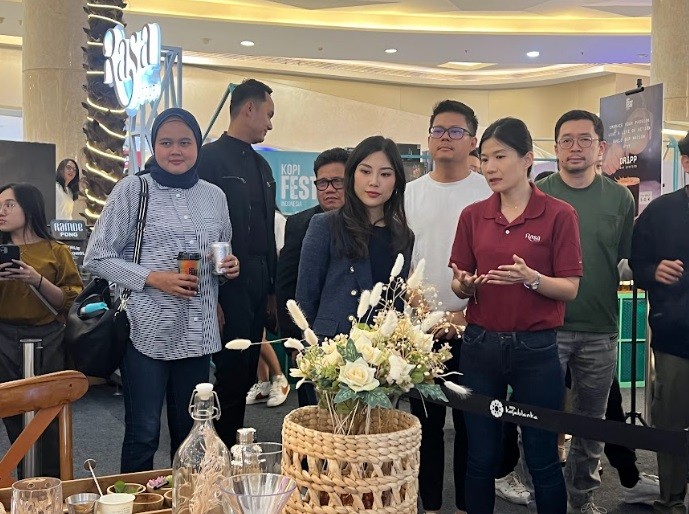 Kunjungi Kopi Fest Indonesia 2023, Wamenparekraf Angela Tanoesoedibjo Cicipi Kopi hingga Jamu