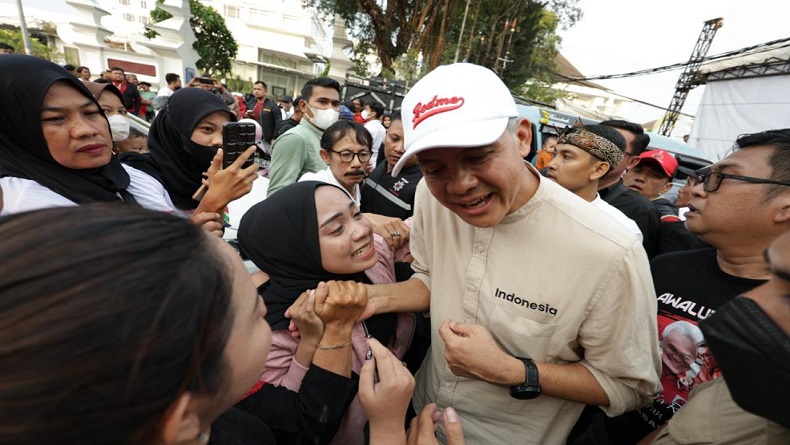 2 Remaja Putri Cirebon Nangis ke Ganjar Pranowo, Curhat TikTok Shop Tutup