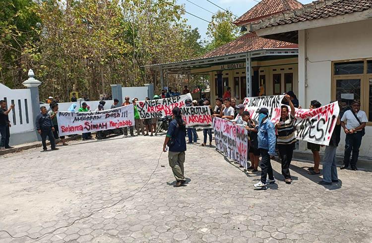 Dinilai Tidak Transparan Gunakan APBDes, Warga Natah Gunungkidul Tuntut Lurah Mundur