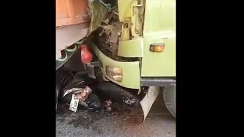 Truk Bermuatan Tanah Kecelakaan di Makassar, Sejumlah Orang Dilarikan ke RS