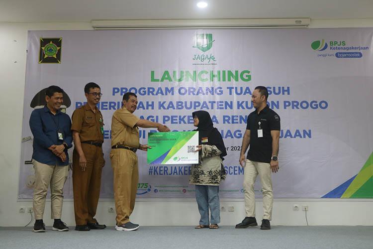 Kulonprogo Luncurkan Program Orang Tua Asuh bagi Pekerja Rentan