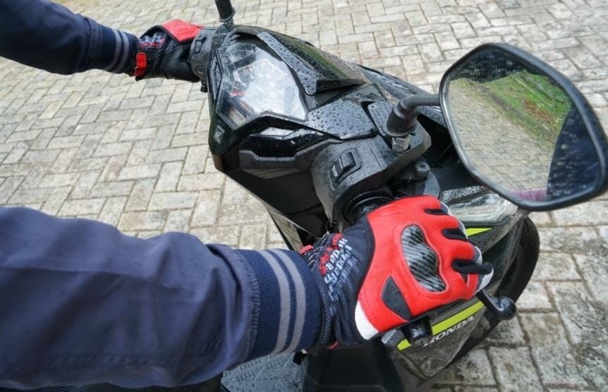 Tips Memilih dan Merawat Sarung Tangan Berkendara Menurut Ahli Safety Riding
