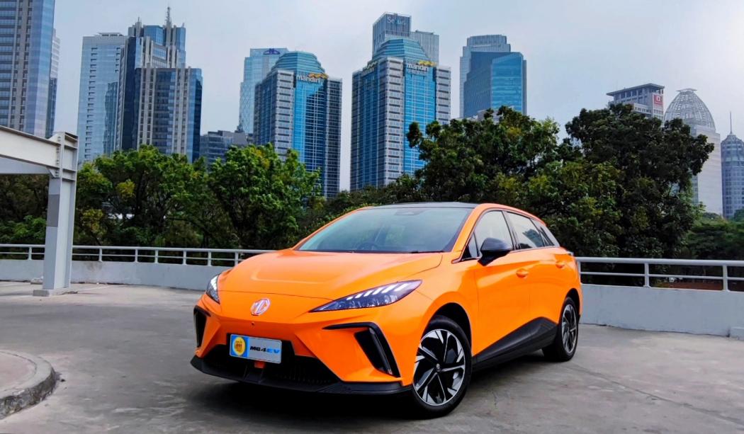 Setelah Eropa, Morris Garage Boyong Mobil Listrik MG4 EV Seri Volcano Orange ke Indonesia