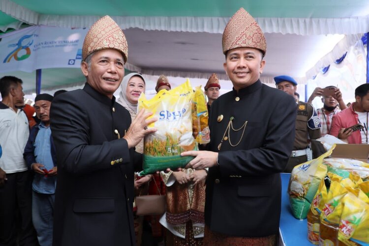 Tekan Inflasi Daerah, Pj Gubernur Sumsel Tinjau Langsung Operasi Pasar di Kabupaten OKI
