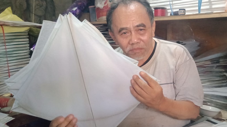 Perajin Layangan Legendaris Kabupaten Bandung, Tetap Semangat meski di Usia Senja