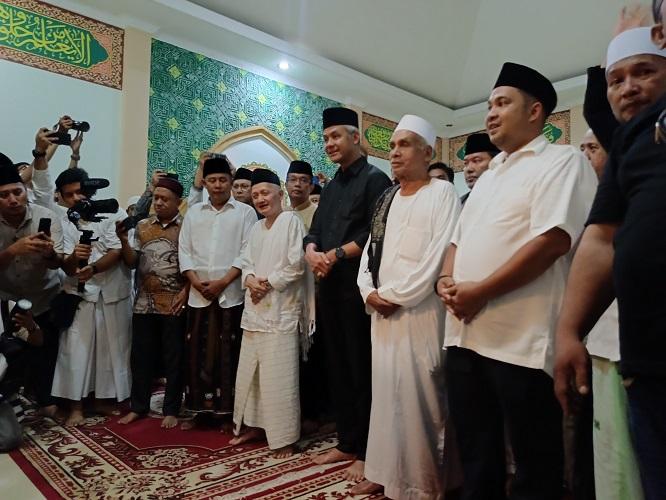 Ganjar Disambut Meriah saat Berkunjung ke Ponpes Al-Falak Pagentongan Bogor