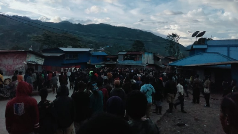 Ricuh di Tolikara Papua Pegunungan, Massa Serang Brimob Gunakan Panah dan Batu