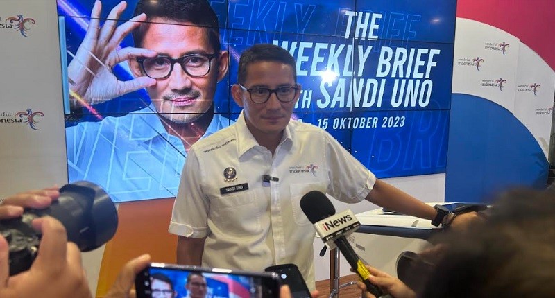 Sandiaga Uno Upayakan Harga Tiket Pesawat Turun agar Target Wisnus Tercapai 