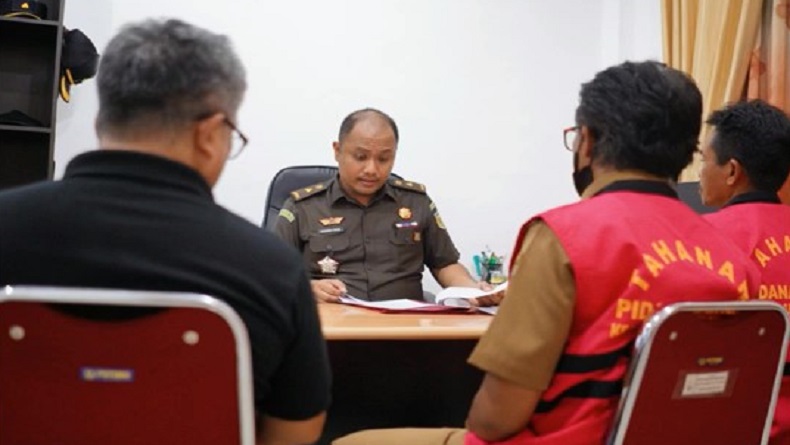 Kasus Pembangunan Fiktif, Pj Kepala Desa dan Eks Kades Ditahan Kejari Sintang