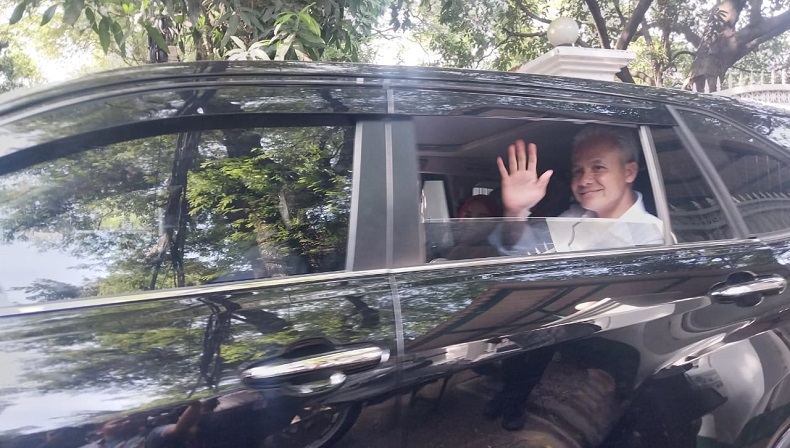 Ganjar-Mahfud MD Sowan ke Kediaman Megawati usai Daftar di KPU, Ini yang Dibahas