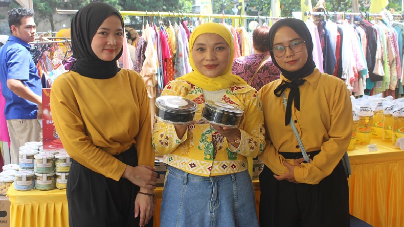 Peringati HUT ke-59 Partai Gokar, IIPG Jabar Donasikan Baju Decluttering dan Gelar Bazar UMKM