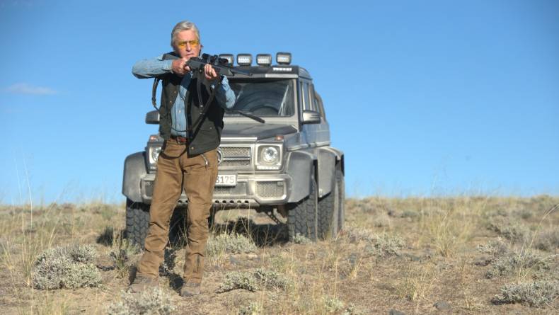 Sinopsis Film Beyond The Reach, Menceritakan tentang Miliuner Psikopat