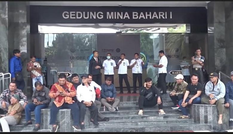 Puluhan Nelayan di Cilacap Tolak Peraturan Ekonomi Biru Kuota Penangkapan Ikan dan PNBP