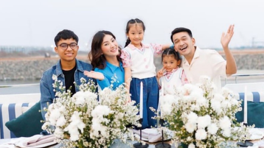 Rayakan 10 Tahun Pernikahan, Ruben Onsu Beri Hadiah Tak Biasa untuk Sarwendah
