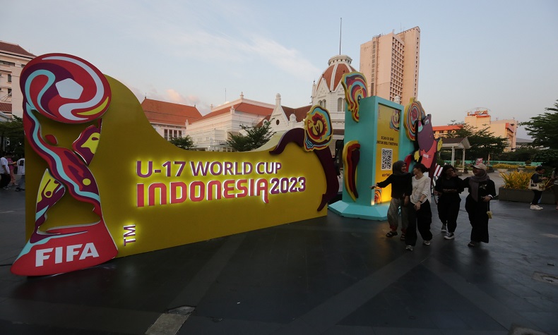 Dekorasi Piala Dunia U-17 Mulai Terpasang di Beberapa Titik Kota Surabaya