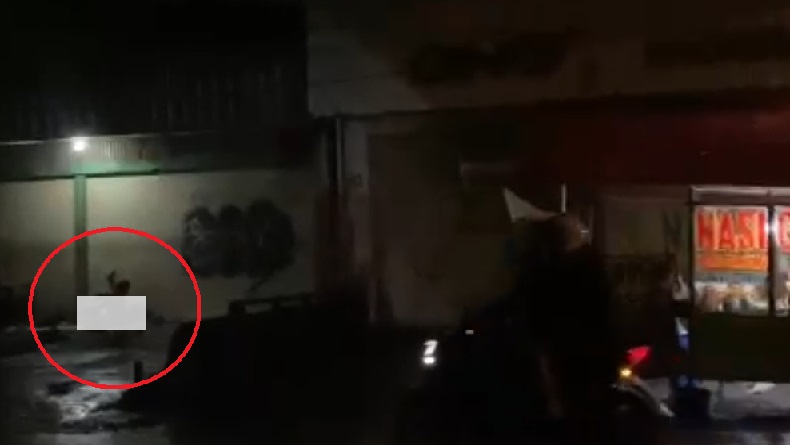 Geger, Lelaki-Perempuan Berhubungan Intim di Depan Ruko Tepi Jalan Moh Toha Bandung