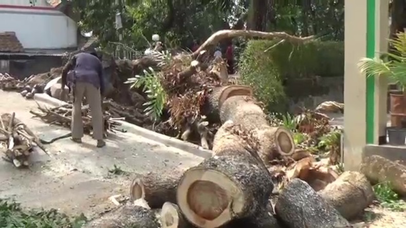 Hujan Deras Disertai Angin Kencang Terjang 2 Desa di Kuningan, Sejumlah Rumah Rusak