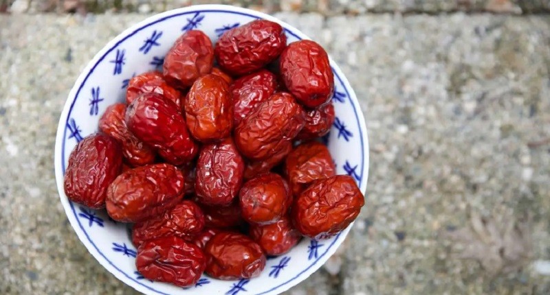 Mengenal Buah Unik yang Mirip dengan Kurma, Ternyata Punya Manfaat Luar Biasa!