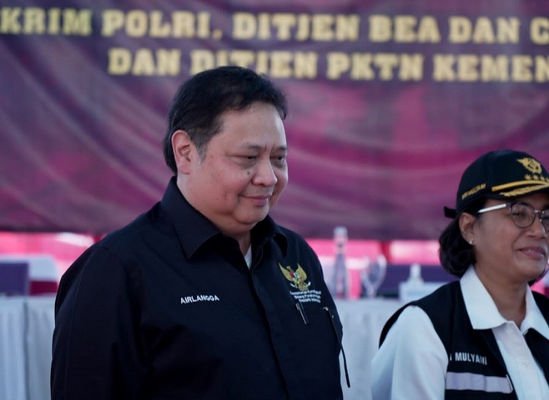 Pimpin Pemusnahan Barang Impor Ilegal, Airlangga: Lindungi UMKM dan Industri Dalam Negeri  