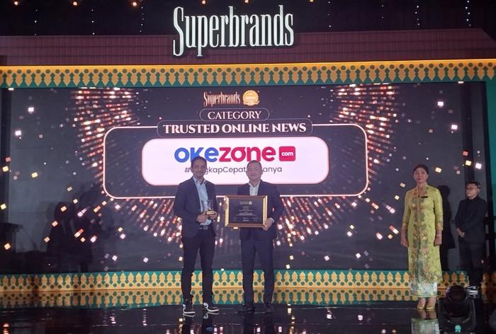 Okezone Raih Penghargaan Superbrands Indonesia Awards 2023 Kategori Trusted Online News